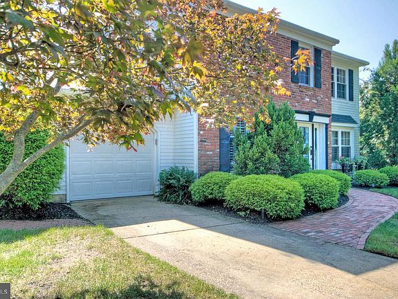 3rd image of 139 Thornwood Dr