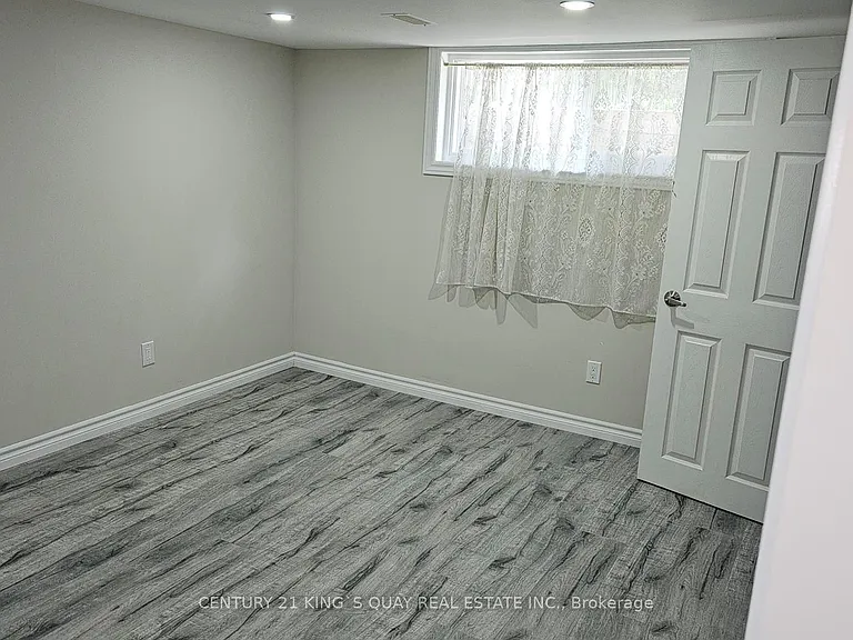 498 Wilson Rd S #BASEMENT — Photo 5