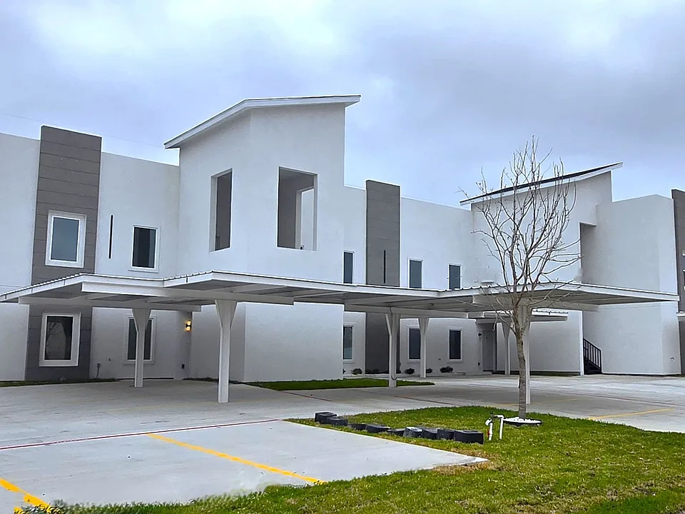 3201 Magdalena St