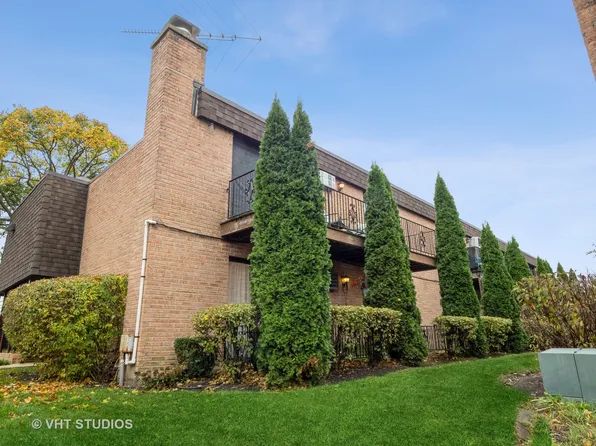 520 E Main St E APT 2C, Barrington, IL 60010