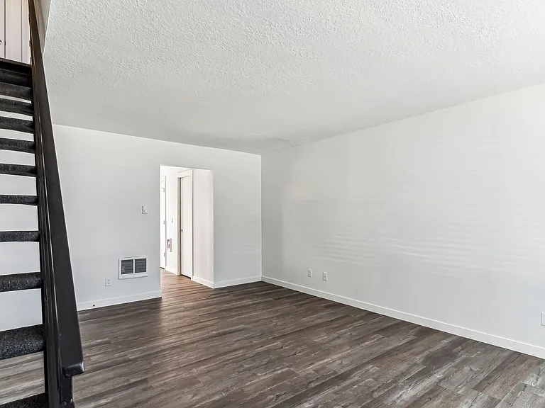 Midland Apartments — Photo 5