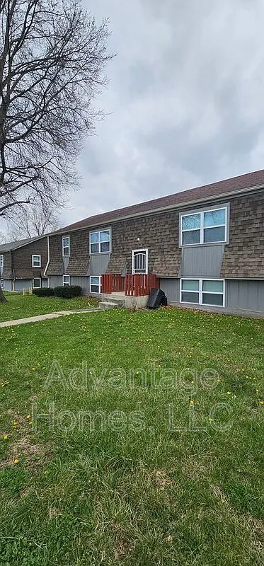 2 bed, 1.0 bath, 900 sqft, $950 — Photo 2