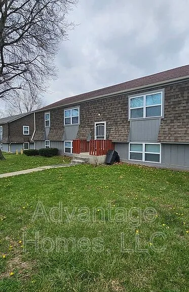 744 N 70th St — Photo 2