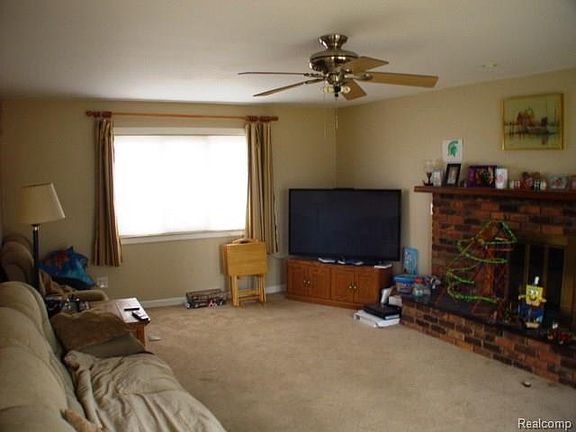 4th image of 661 Oxhill Ct