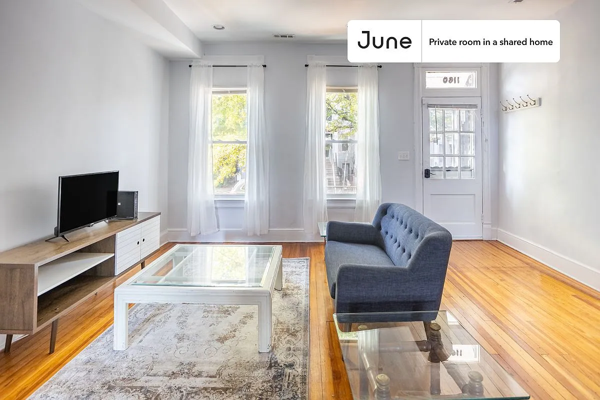Full bedroom in 3 bed/2.5 bath home in Trinidad #1567 A — Photo 2