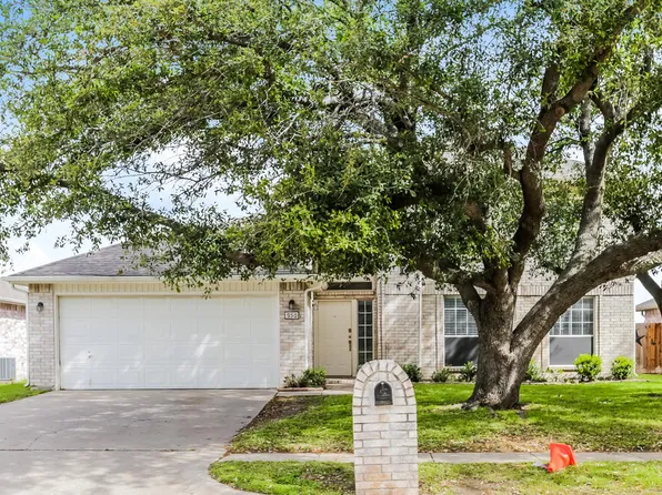 950 Silver Streak Dr, Saginaw, TX 76131