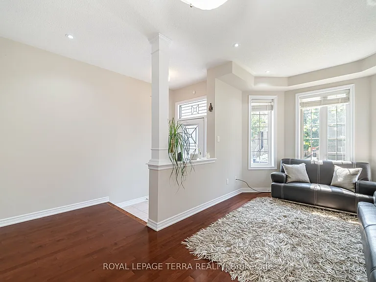 30 Eatonville St #UPPER — Photo 8