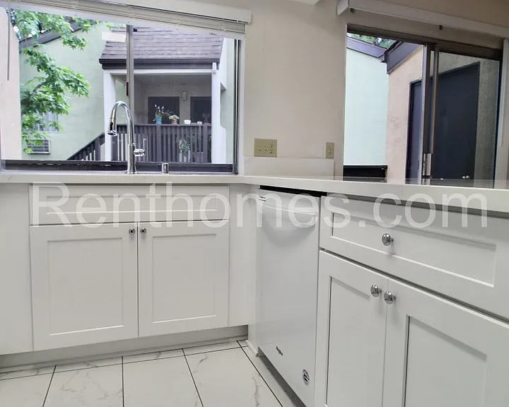 7958 Mission Center Ct #E — Photo 9