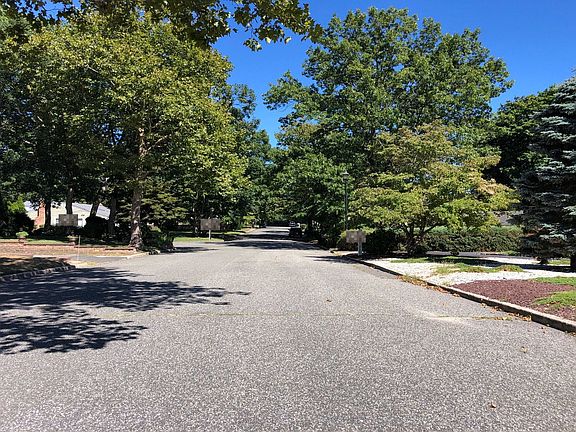 5th image of 26 Essex Dr