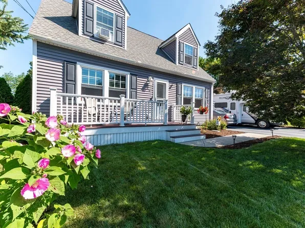 44 Guillotte St, Acushnet, MA 02743