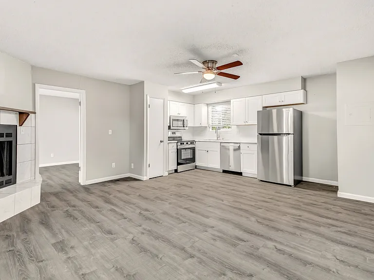 2462 E Willamette Ave — Photo 4