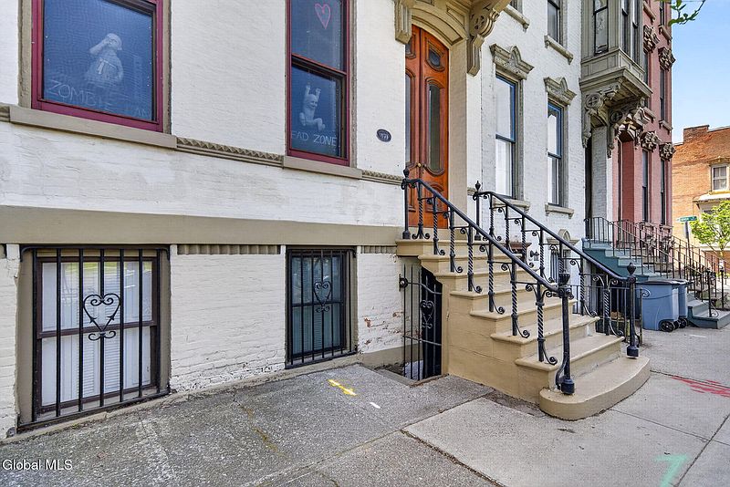 5th image of 490 Madison Avenue