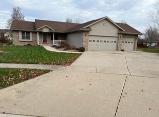 1215 Sunrise Ct, Rochelle, IL 61068