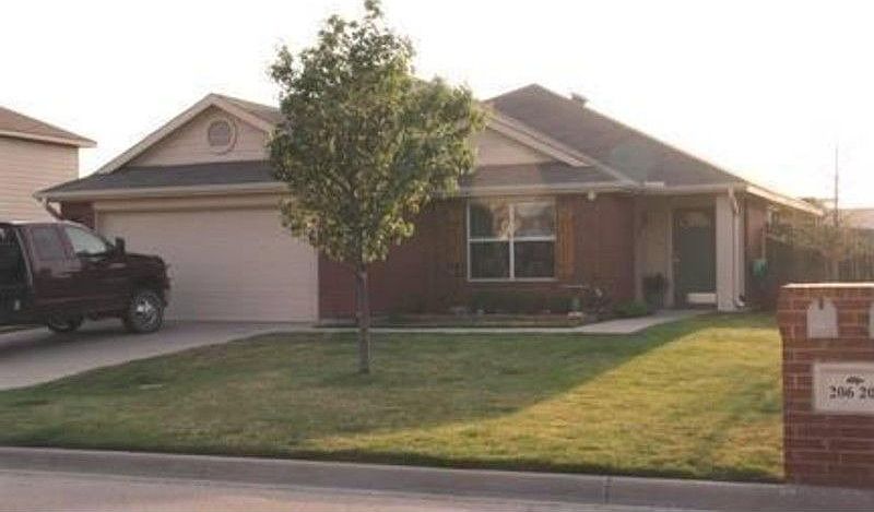 1st image of 206 Oaklawn Dr