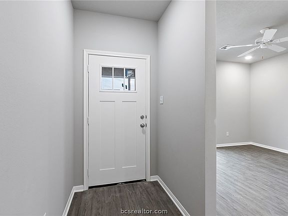 3rd image of 1326 Prairie Dr #122