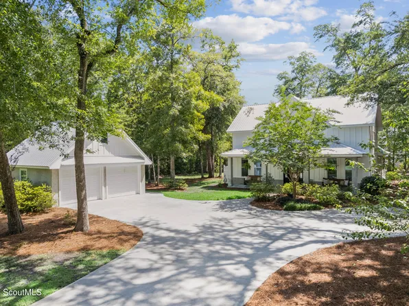 394 River Place Dr, Waverly, GA 31565