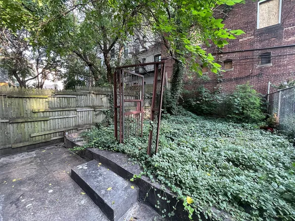 252 Vernon Ave, Brooklyn, NY 11206