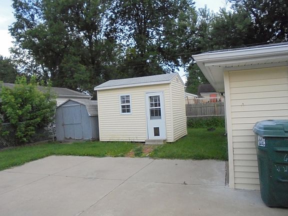 3rd image of 610 Warwick Dr