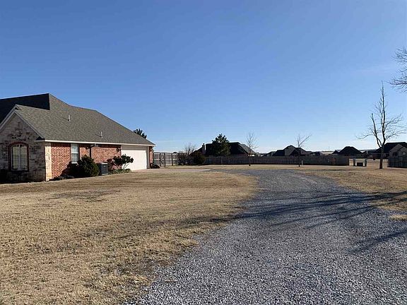 3rd image of 317 NE Sunset Dr