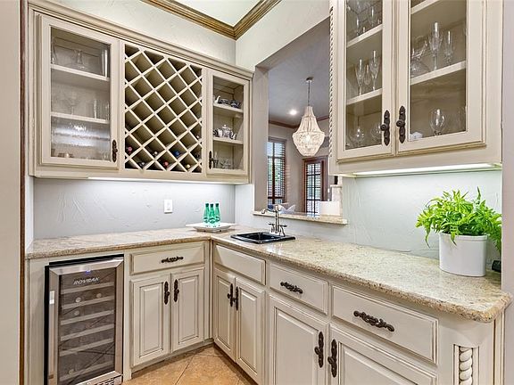 4th image of 4414 Veneto Dr