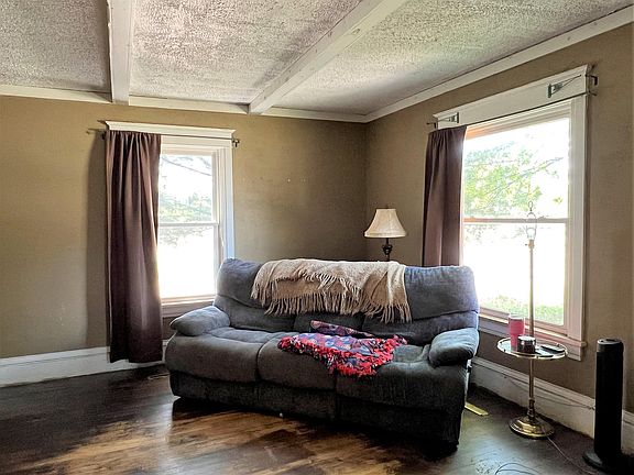 3rd image of 406 Oak Grove Ave