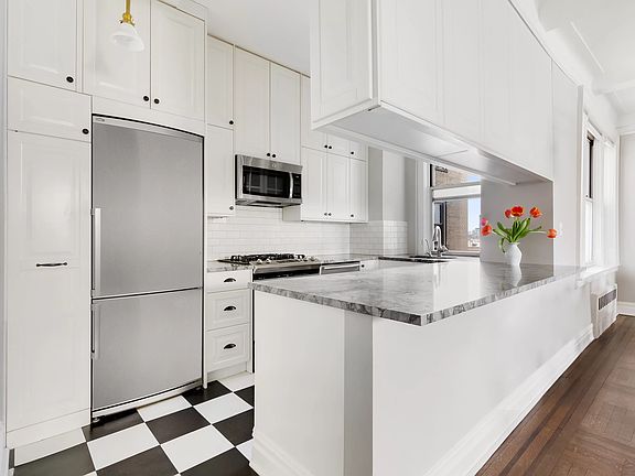 4th image of 41 Eastern Pkwy APT 7E
