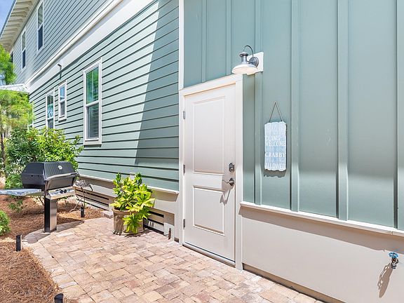 Anchored natural gas grill