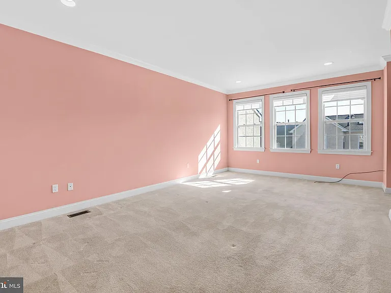 63 Old Barn Dr — Photo 16