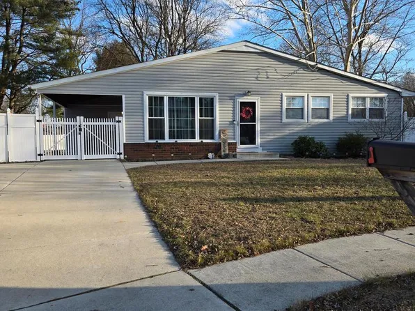 8 Lancia Pl, Lindenwold, NJ 08021