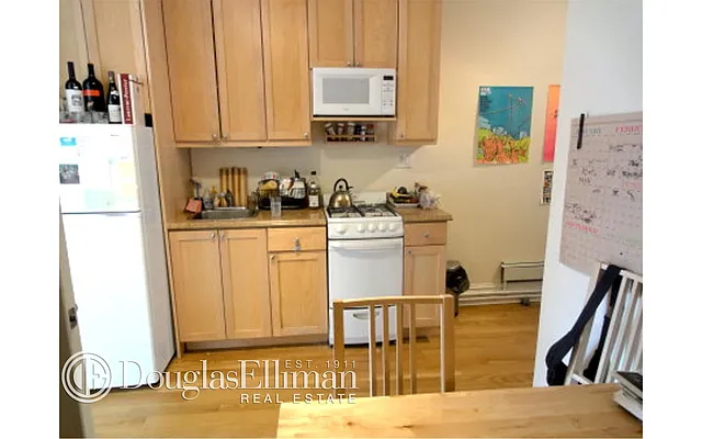 Rented by Douglas Elliman | media 16