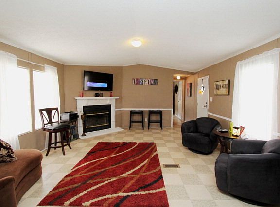 2nd image of 118 Mesa Dr