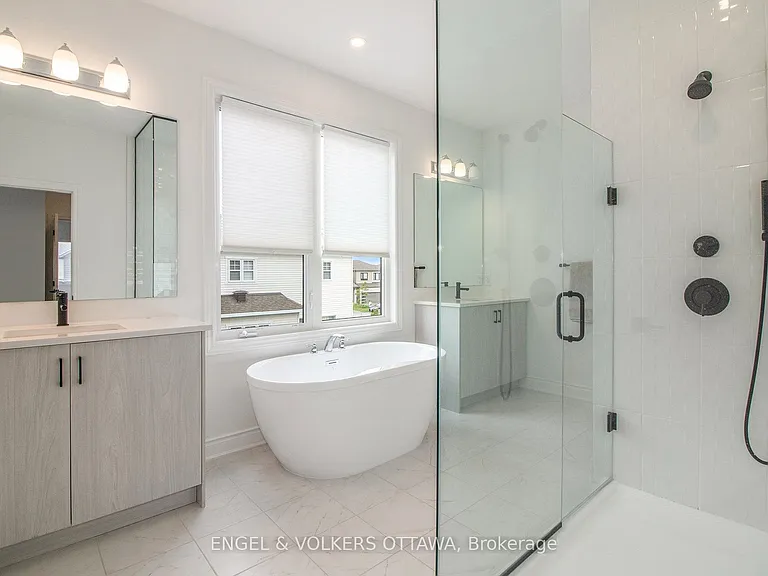 1031 Curraglass Walk — Photo 15