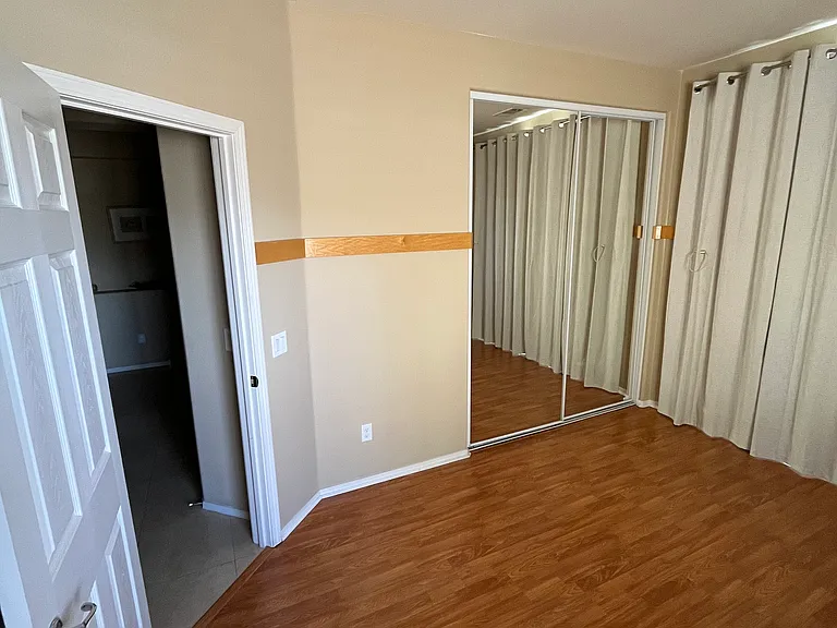 Unfurnished bedroom for rent