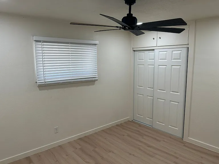 2405 E Dortha Ave — Photo 28