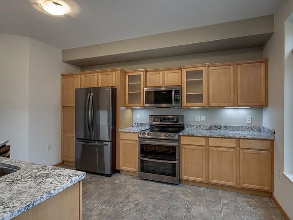 5th image of 131 Carriage Way