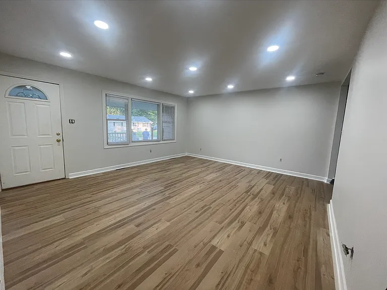 7820 Hanley St — Photo 2
