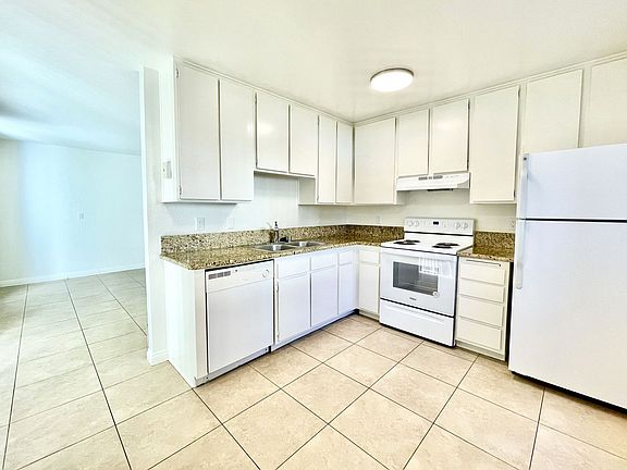 5th image of 242 Chinquapin Ave APT A