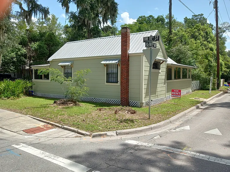 928 NW 3rd Ave — Photo 2