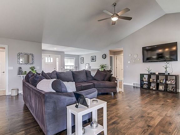 4th image of 1101 Dogwood Ct
