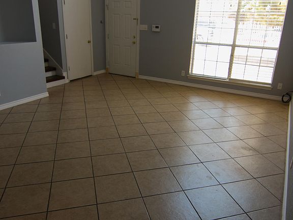 4th image of 472 Valle Calido Dr