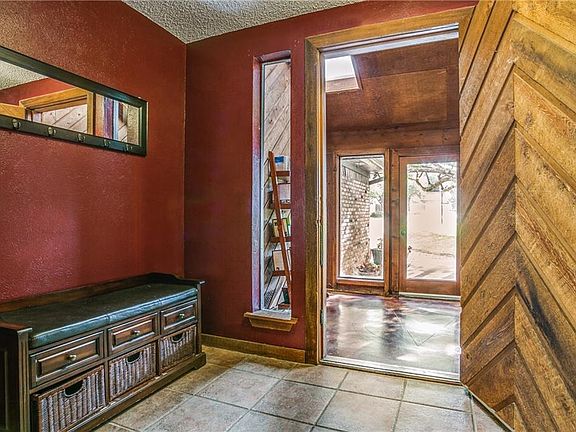 3rd image of 2409 Meadow Creek Dr