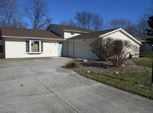 16435 Walnut Creek Dr, Strongsville, OH