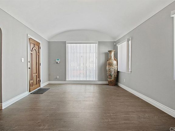 3rd image of 2036 W 67th St