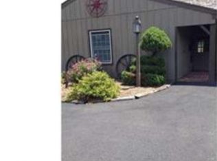 862 Rolling Hills Rd, Ottsville, PA 18942