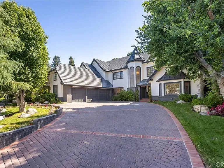 4637 Westchester Dr — Photo 3