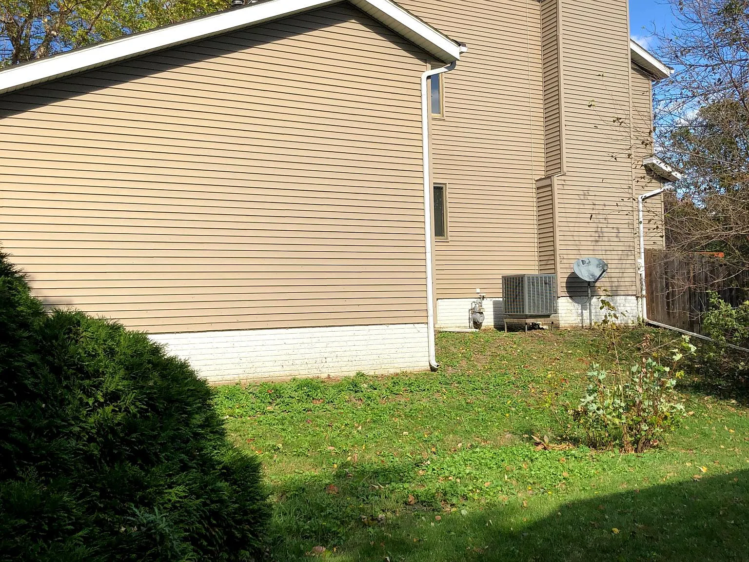 4 bed, 2393 sqft, $2,700 — Photo 4