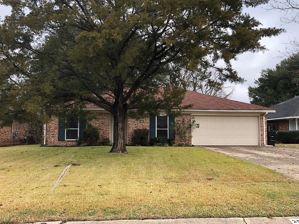 1st image of 2525 Spruce Dr