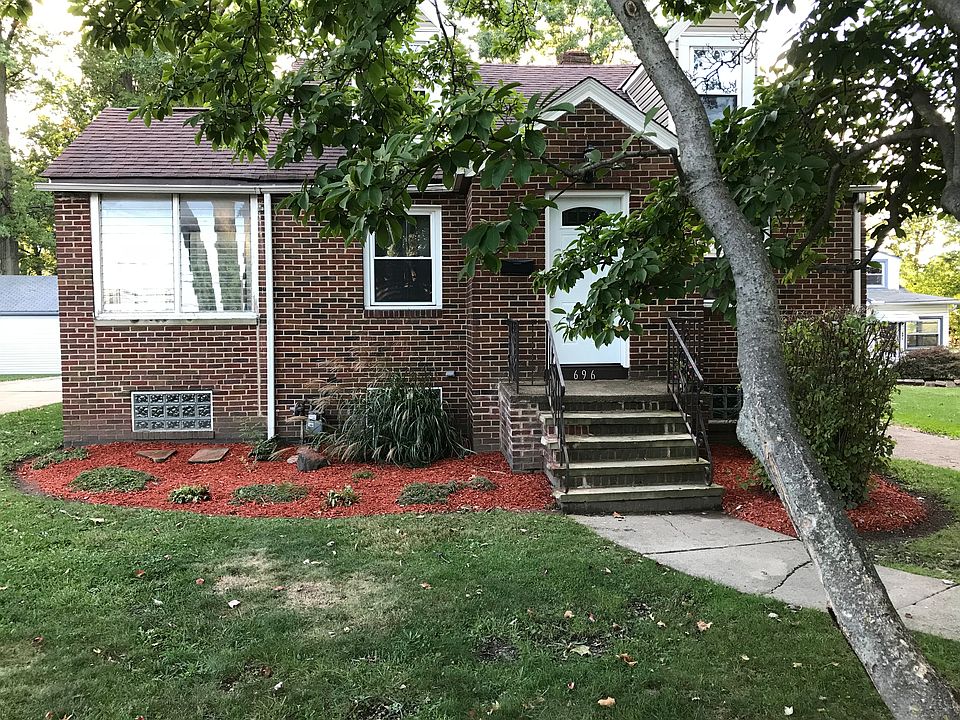 1st image of 696 Bryn Mawr Ave