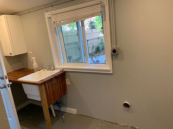 4th image of 215 E Wood St