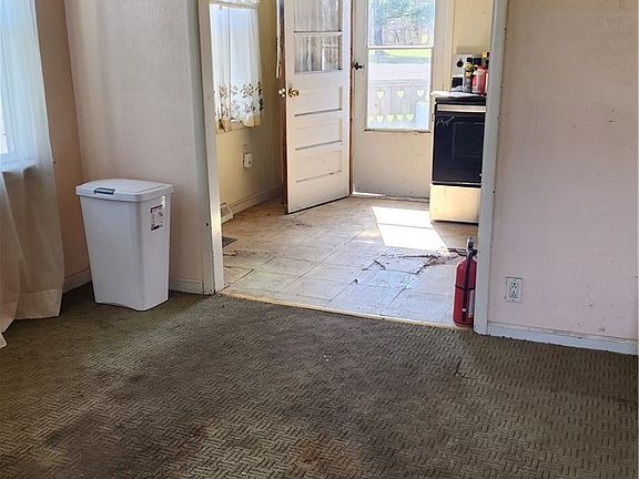 3rd image of 9135 Plank Rd